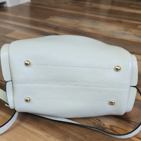 Stylish Cream Crossbody Bag - Picture 5 of 11